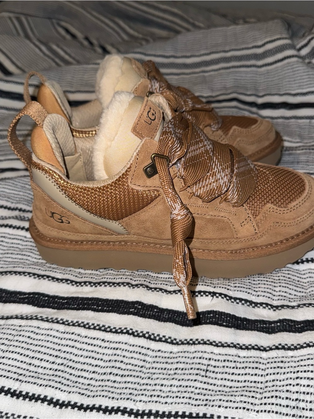 UGG Lowmel Sneaker in the chestnut colorway - Picture 2 of 8